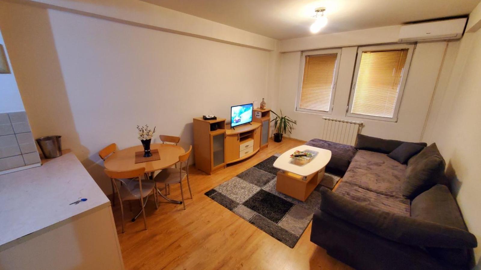Mila Kisela Voda Apartment *